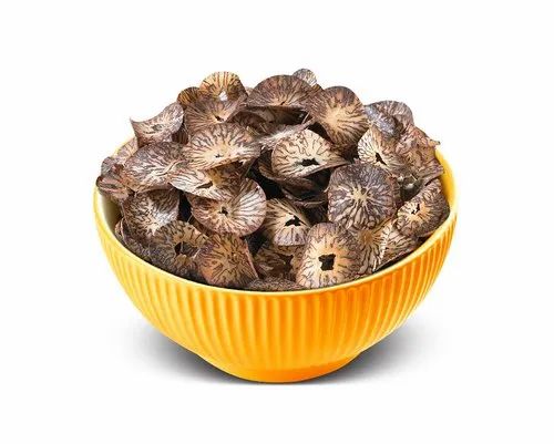 Cutting Supari (Sliced Areca Nut)